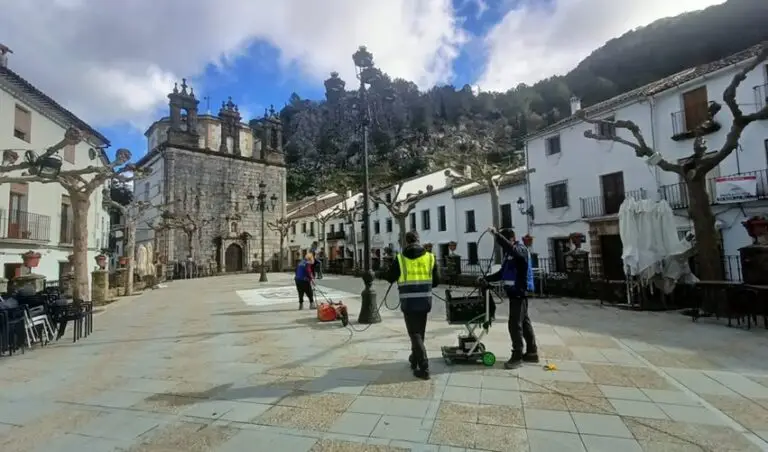 Autorizada la vuelta a casa de otros 65 vecinos de Grazalema tras las inundaciones