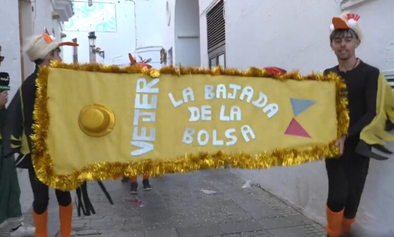 Vejer se desborda: la cabalgata más multitudinaria arrasa el Carnaval 2026