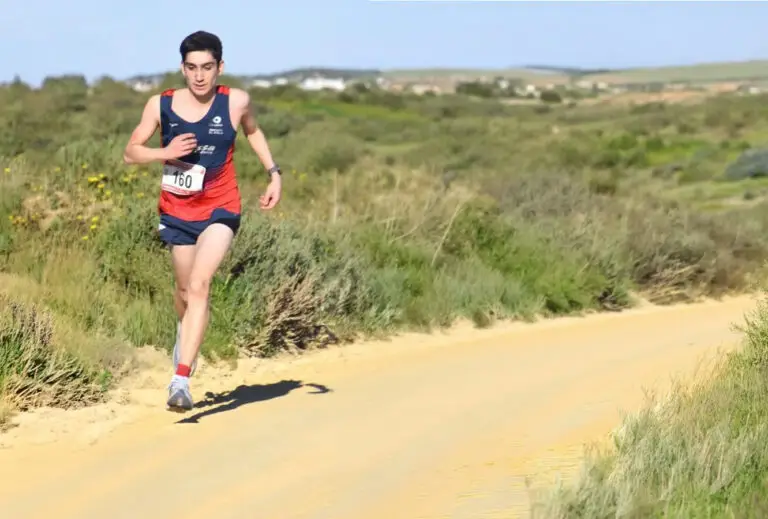 Alberto Ramírez Aragón gana en categoría sub-20 en la Carrera de los Esteros
