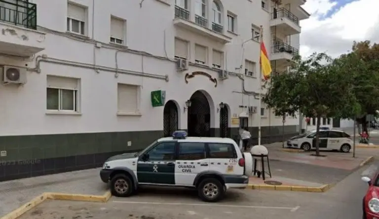 Una patrulla de la Guardia Civil evita la tragedia en una cafetería de Chiclana tras una intervención al límite