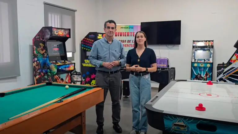 Barbate estrena un nuevo espacio juvenil con tecnología y ocio saludable
