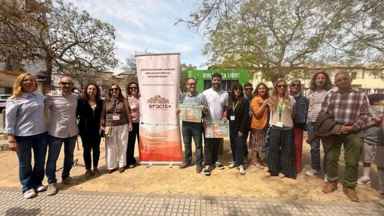 Chiclana amplía su red de bibliotecas libres con dos nuevos puntos de lectura en Fuente Amarga y el centro