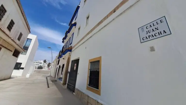 Conil dedica una calle a Juan Capacha, el fotógrafo que retrató el alma del pueblo