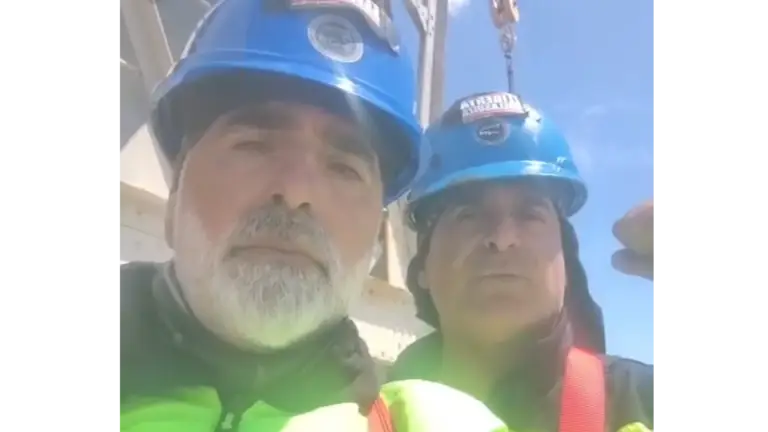 Dos trabajadores se atrincheran en una grúa de Navantia en San Fernando denunciando “listas negras”