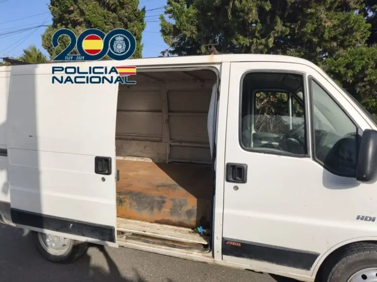 Detenido en Sanlúcar un hombre que ocultaba 2.500 litros de gasolina en una furgoneta para abastecer narcolanchas