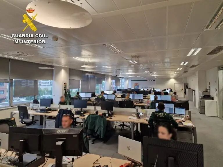 La Guardia Civil esclarece una estafa bancaria de más de 25.000 euros y señala a cuatro investigados en Cádiz