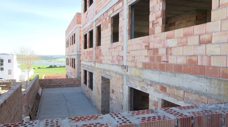 Conil cede suelo municipal para impulsar viviendas protegidas