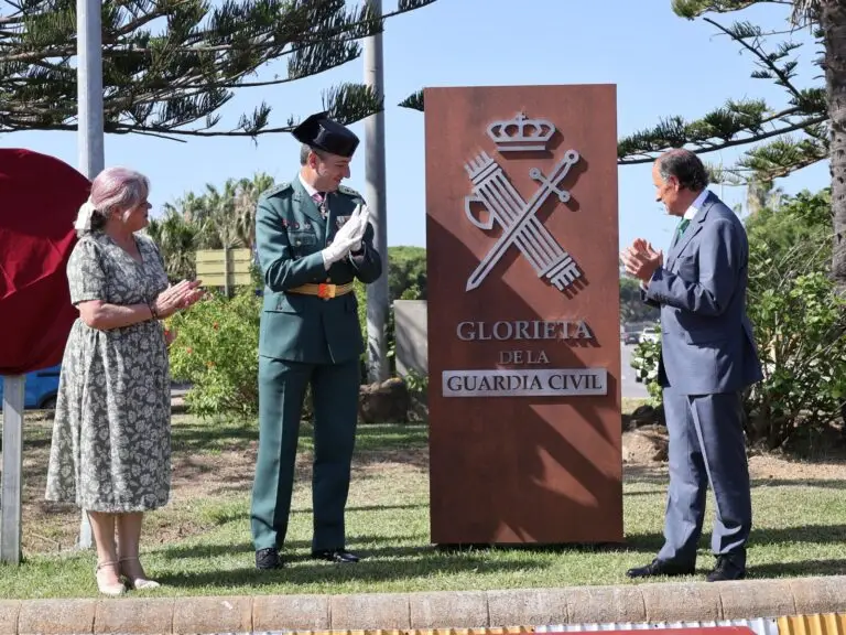 Chiclana dedica una glorieta a la Guardia Civil en el 182 aniversario de la Benemérita
