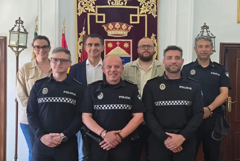 Tres nuevos oficiales refuerzan la Policía Local de Barbate y consolidan su estructura de mando