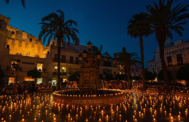La nueva edición de la «Noche de las velas» iluminará Vejer con 20.000 velas