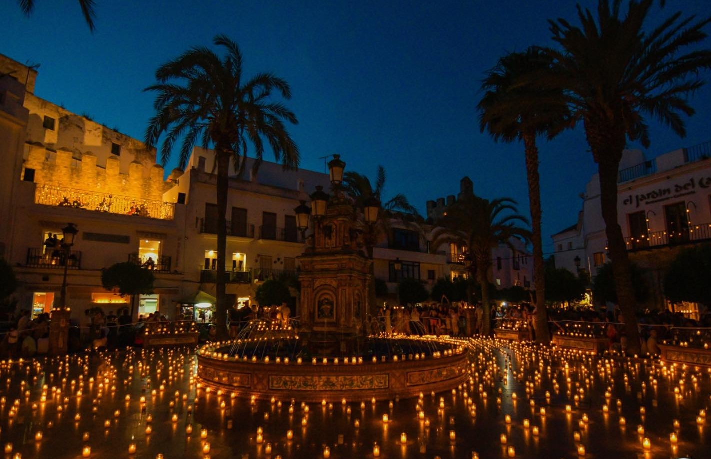 La nueva edición de la «Noche de las velas» iluminará Vejer con 20.000 velas