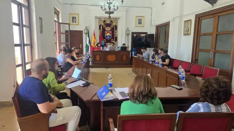Barbate aprueba el presupuesto 2026 con más inversiones y sin subir impuestos