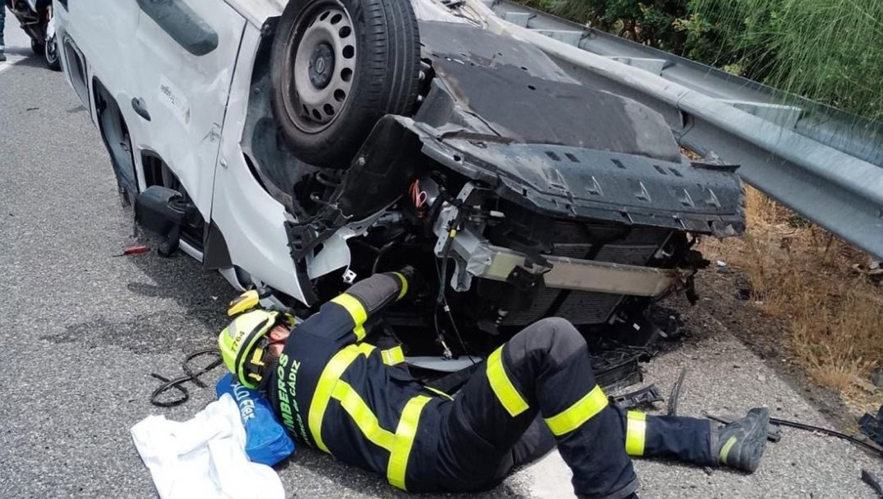 Accidente en la A-381 con tres vehículos implicados deja varios heridos