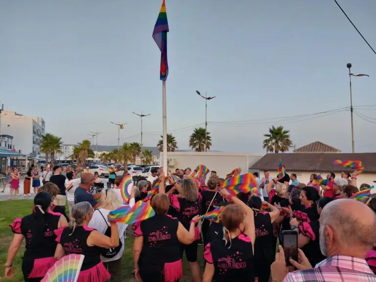 Barbate da el pistoletazo de salida al Orgullo LGTBIQ+ 2026 con la izada de la bandera de la diversidad